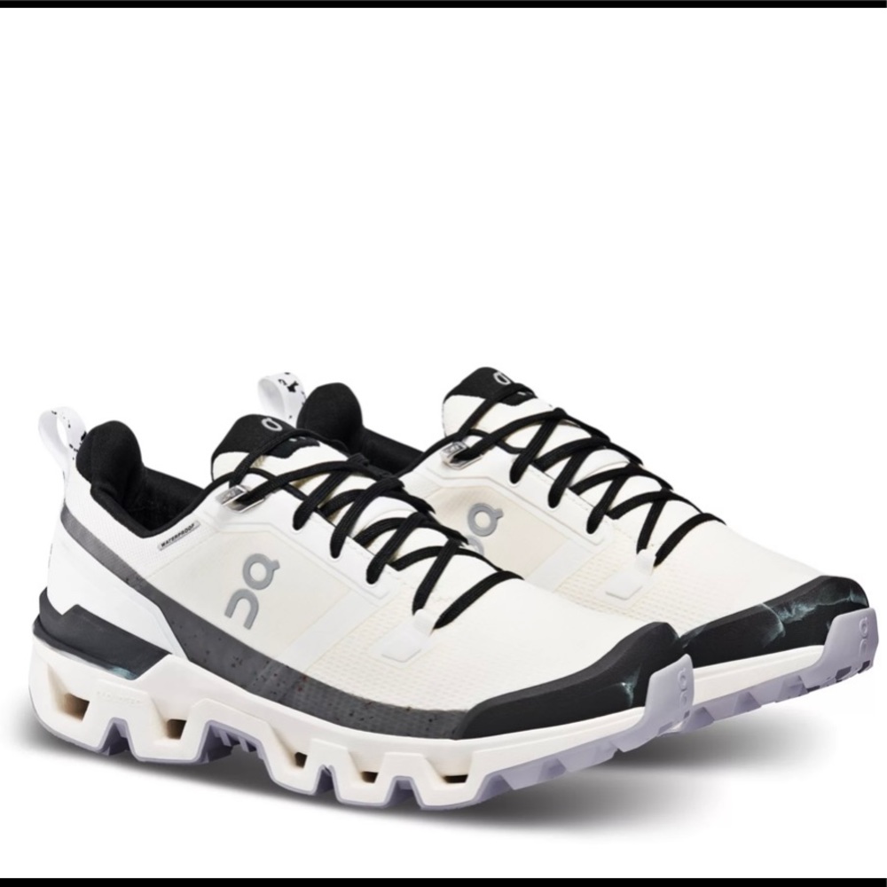 On Running Women’s Cloudwander Waterproof Hiking Shoes NWOT Ivory/Black US 9
